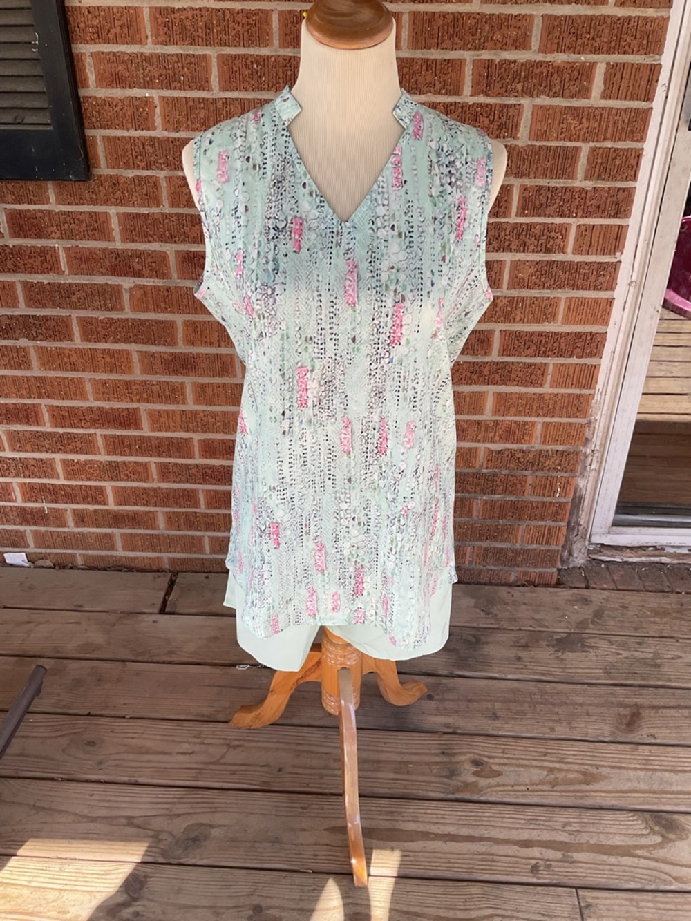 NWT-WOMENS SHORT SET M. LIME &GREEN TOP(36x27)Shorts(28 x3)